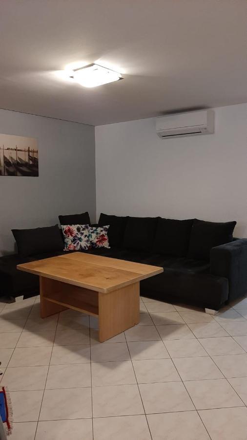 Moderne Souterrainwohnung تْسْغيكفانِتْسا المظهر الخارجي الصورة
