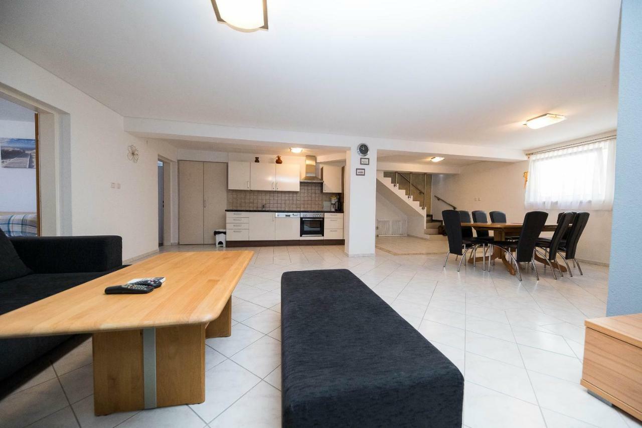 Moderne Souterrainwohnung تْسْغيكفانِتْسا المظهر الخارجي الصورة