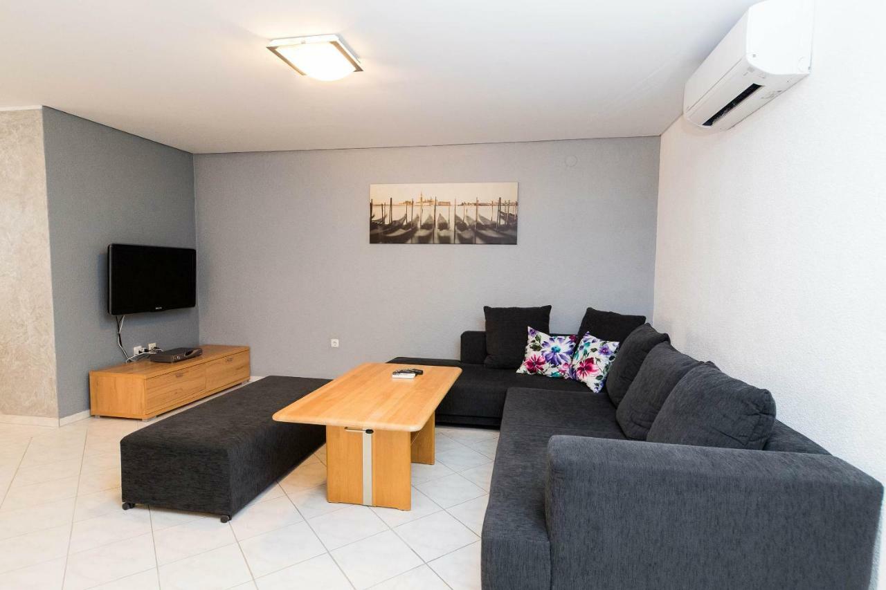 Moderne Souterrainwohnung تْسْغيكفانِتْسا المظهر الخارجي الصورة